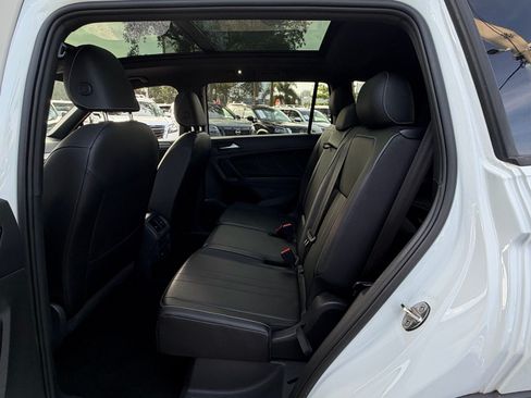 Used 2022 Volkswagen Tiguan SE R-Line FWD image 11