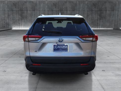 Used 2024 Toyota RAV4 XLE AWD/4WD image 4