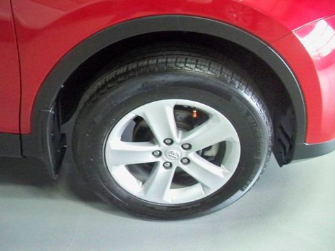 Used 2013 Toyota RAV4 XLE image 9