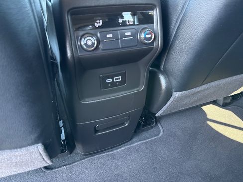 Used 2023 GMC Acadia SLE FWD image 16
