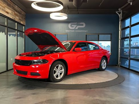 Used 2022 Dodge Charger SXT w/ Leather Interior Group RWD image 25