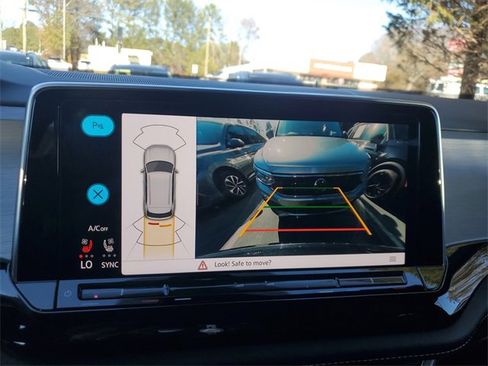 Certified 2024 Volkswagen Atlas Cross Sport SE w/ Black Wheel Package image 23