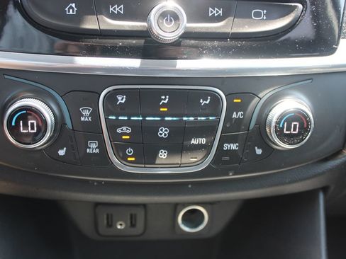 Used 2020 Chevrolet Traverse LT FWD image 49