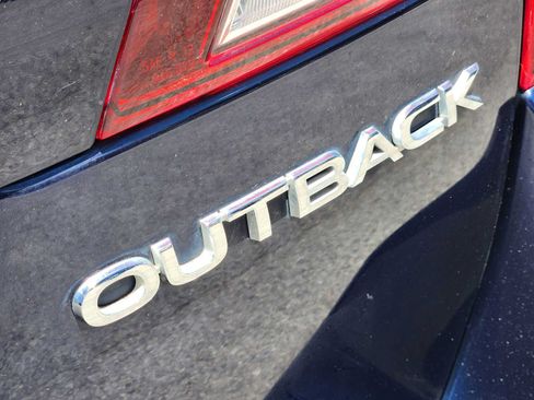 Used 2018 Subaru Outback 2.5i Premium AWD/4WD image 11