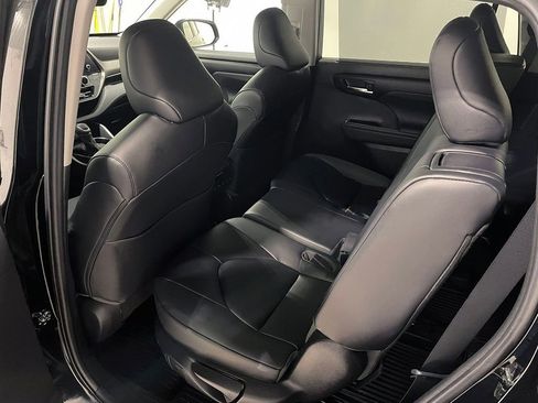 Used 2023 Toyota Highlander XLE image 20