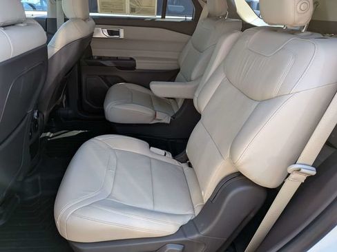 Used 2020 Ford Explorer Platinum w/ Premium Technology Package AWD/4WD image 15
