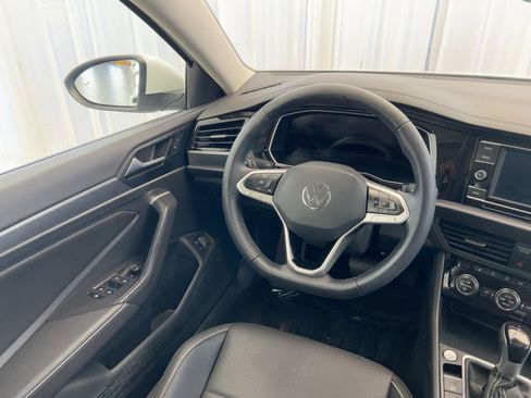 Certified 2024 Volkswagen Jetta SE image 31