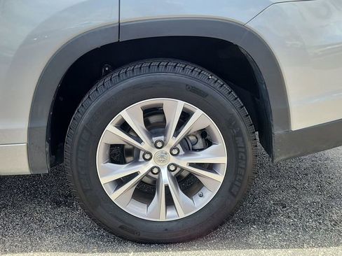 Used 2014 Toyota Highlander Plus FWD image 30