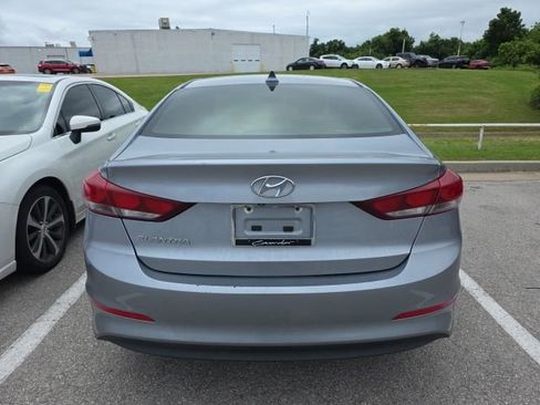 Used 2017 Hyundai Elantra SE FWD image 4