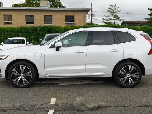 Used 2023 Volvo XC60 T8 Ultimate w/ Climate Package AWD/4WD image 4