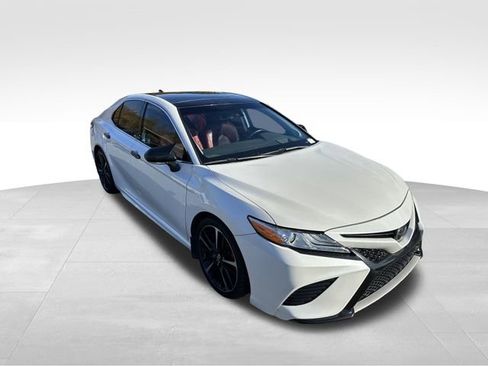 Used 2020 Toyota Camry XSE image 7
