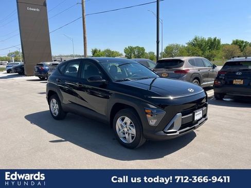 New 2025 Hyundai Kona SE image 3