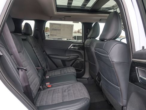 New 2026 Mitsubishi Outlander AWD image 15