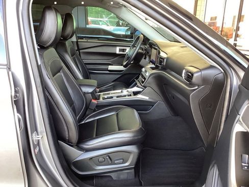 Used 2022 Ford Explorer XLT w/ Equipment Group 202A image 34