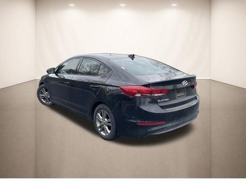 Used 2017 Hyundai Elantra SE image 5