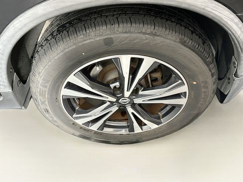 Used 2018 Nissan Rogue SL FWD image 11