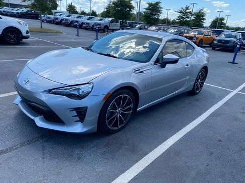 Used 2017 Toyota 86 RWD image 3