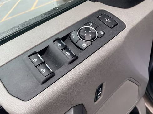 Used 2017 Ford F250 XLT w/ XLT Premium Package image 28