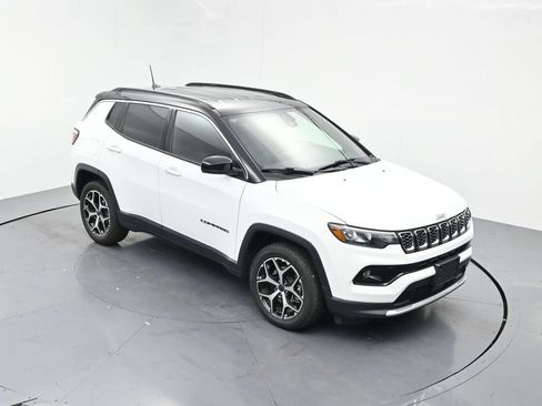 Used 2025 Jeep Compass Limited AWD/4WD image 18