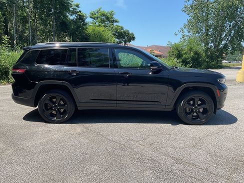 Used 2024 Jeep Grand Cherokee L Altitude AWD/4WD image 4