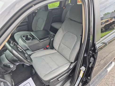 Used 2019 RAM 1500 Big Horn AWD/4WD image 9