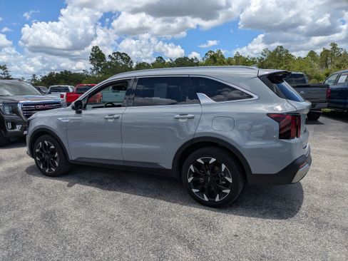 Used 2025 Kia Sorento EX w/ Panoramic Sunroof Package FWD image 6