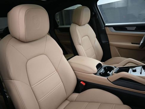 Certified 2024 Porsche Cayenne S AWD/4WD image 28
