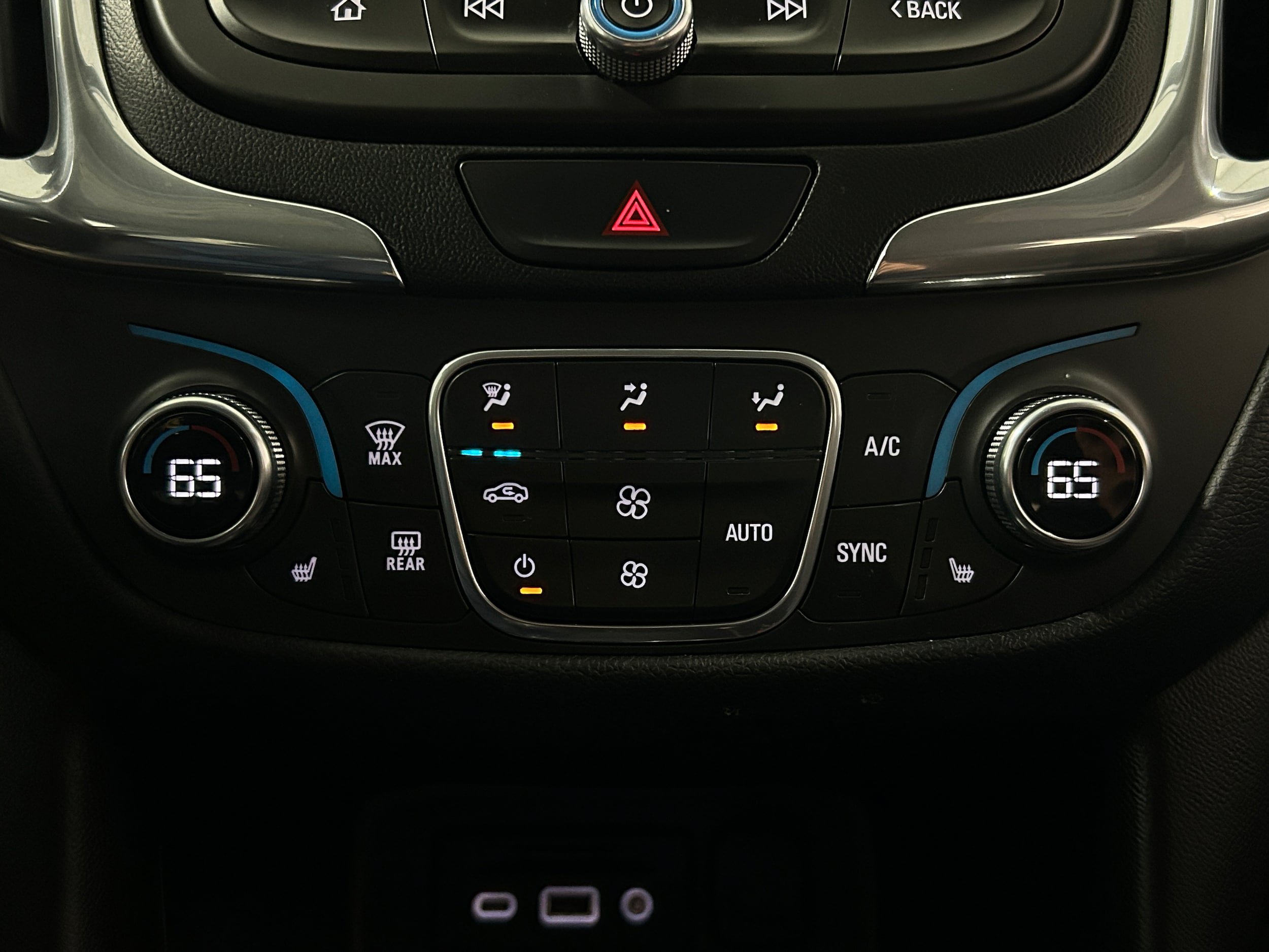 Used 2019 Chevrolet Equinox LT AWD/4WD image 9