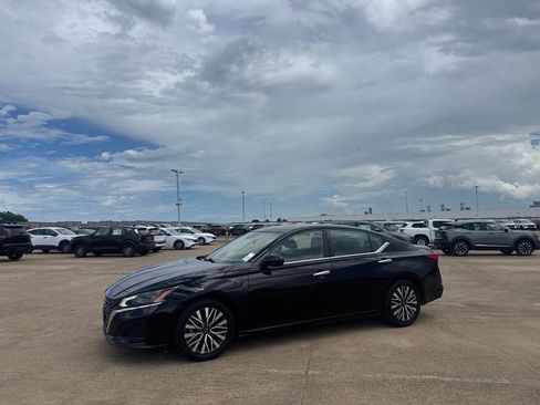 Used 2023 Nissan Altima 2.5 SV FWD image 10