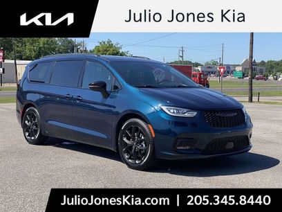 Used 2025 Chrysler Pacifica Limited