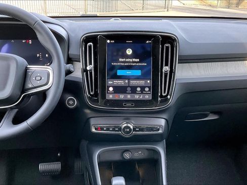 New 2026 Volvo XC40 B4 Core w/ Climate Package image 9