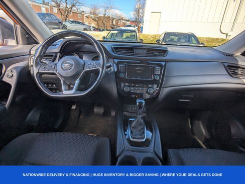 Used 2019 Nissan Rogue SV image 18