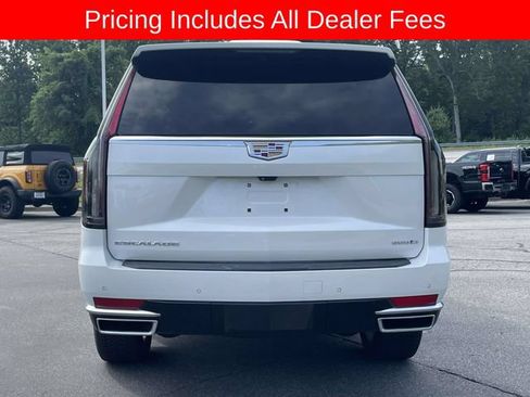 Used 2022 Cadillac Escalade Premium Luxury AWD/4WD image 4