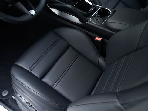 New 2026 Porsche Cayenne Coupe image 16