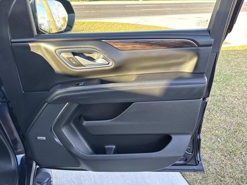 Used 2022 Chevrolet Tahoe Z71 w/ Luxury Package AWD/4WD image 13