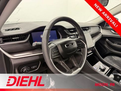 Used 2023 Jeep Grand Cherokee L Limited w/ Black Appearance Package image 24