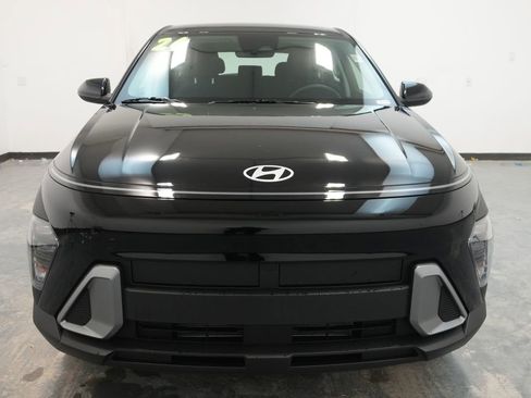 New 2026 Hyundai Kona SE image 2