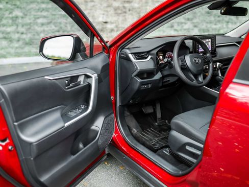 Certified 2020 Toyota RAV4 LE image 22