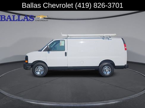 Used 2018 Chevrolet Express 2500 w/ Driver Convenience Package RWD image 5