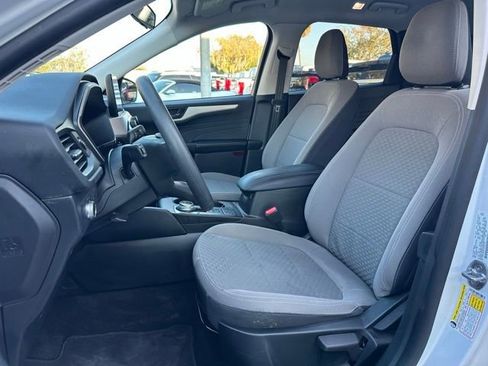 Certified 2022 Ford Escape SE image 12
