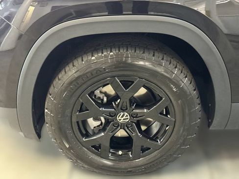 Certified 2025 Volkswagen Atlas Peak Edition SE AWD/4WD image 20