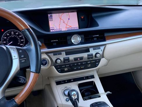 Used 2013 Lexus ES 300h Hybrid w/ Luxury Pkg image 7