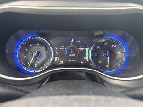 Used 2021 Chrysler Pacifica Touring-L image 19