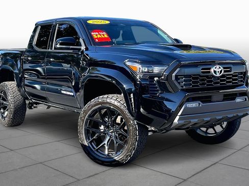 Used 2025 Toyota Tacoma TRD Sport image 3