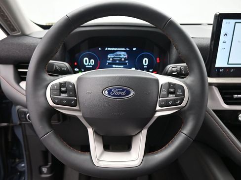 Used 2025 Ford Explorer Active image 12
