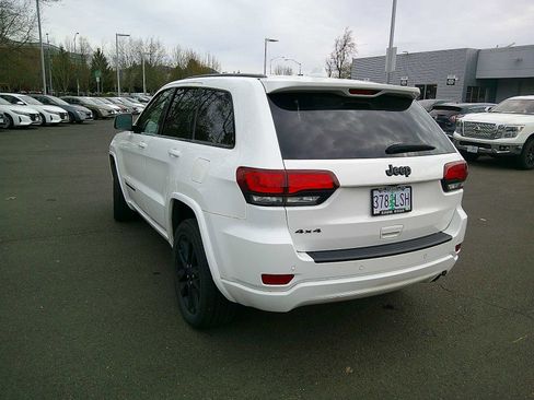 Used 2019 Jeep Grand Cherokee Altitude image 3