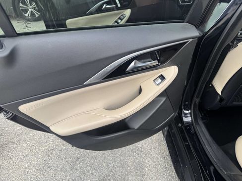 Used 2017 INFINITI QX30 Premium w/ Navigation Package image 18