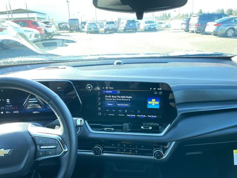 Used 2025 Chevrolet Equinox LT image 33