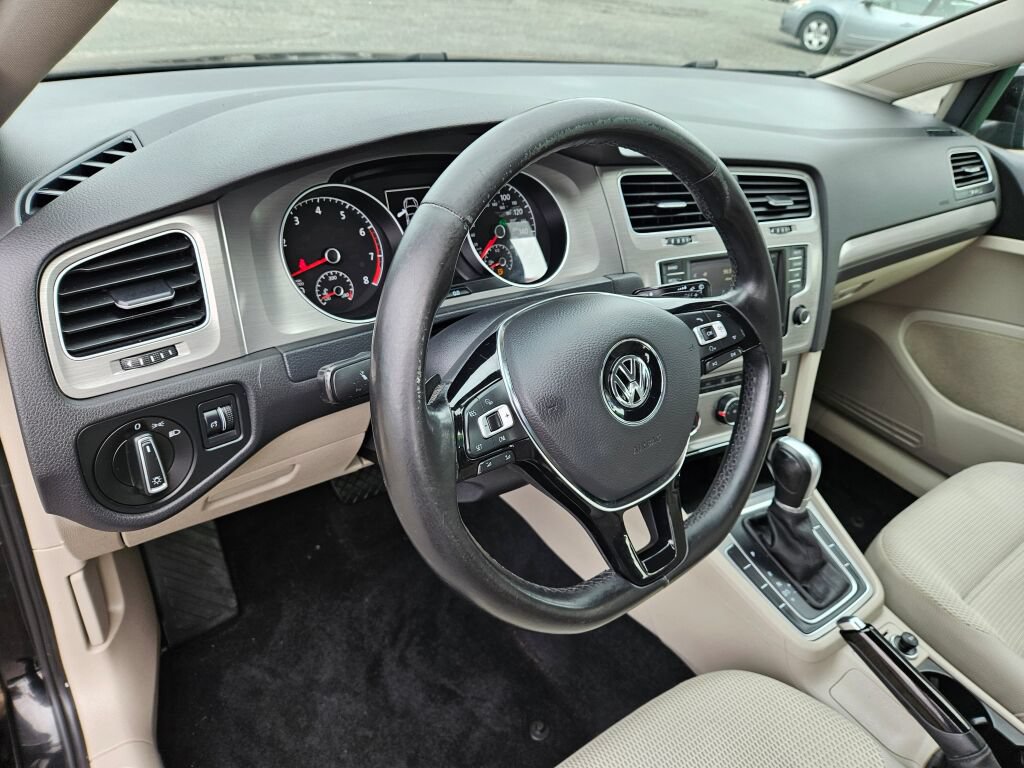 Used 2016 Volkswagen Golf S FWD image 17