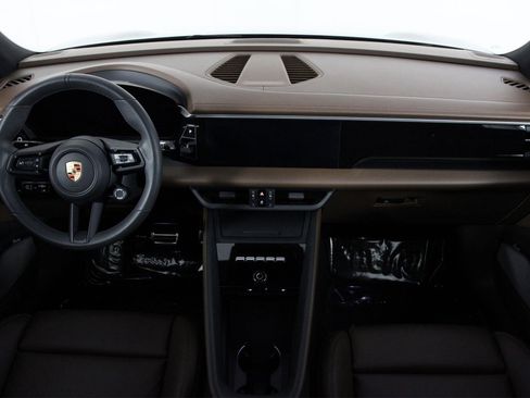 Used 2025 Porsche Macan 4 Electric image 11